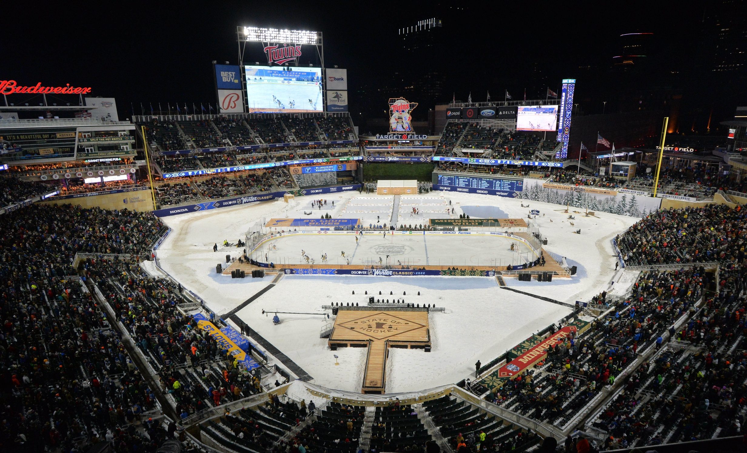 Winter Classic: Blues top Wild 6-4 at Target Field in Minneapolis